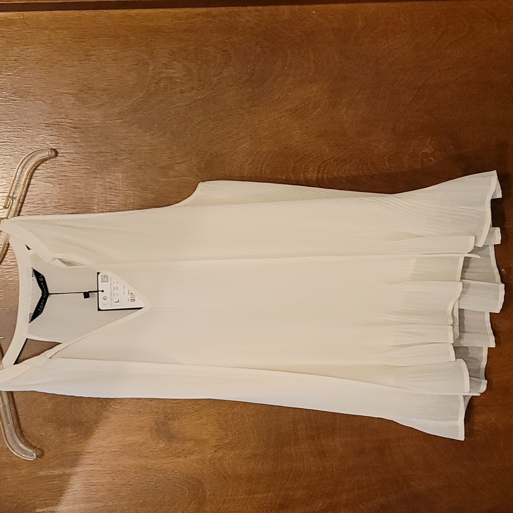 NWT Zara Cream Pleated SLEEVLESS Blouse sz Large